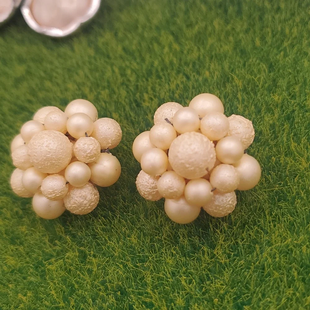 Japan Clip On Elegant Faux Popcorn Pearl Cluster Earrings E922